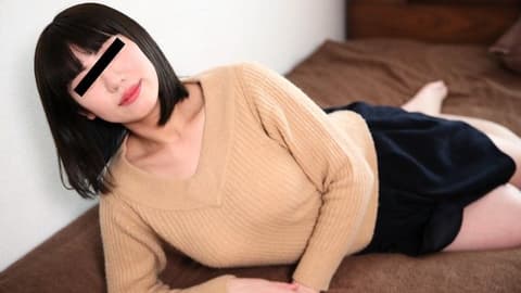 与喜欢舔舐巨乳子妹子进行吮吸无套中出性爱！ 山中诗织 10musume_081325_01